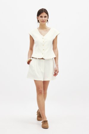 Claire Rose x NA-KD - Figursydd shorts med høyt liv - Shorts med høyt liv - Offwhite - EU 32