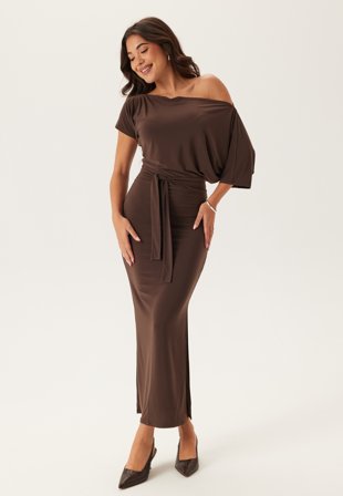 John Zack - Off Shoulder Midaxi Dress - Brown - Kläder - - Bubbleroom