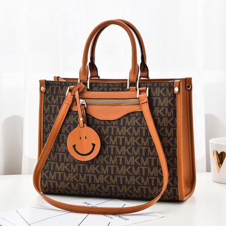 Dame Dame Håndveske Retro One-Soulder Crossbody Stor kapasitet Personlighet Enkel dameveske MKMT yellowish brown