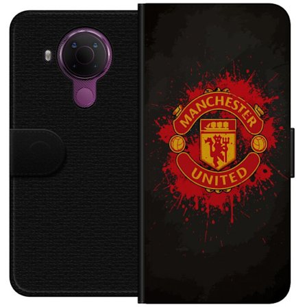 Yhteensopiva Lompakkokotelo Nokia Nokia 5.4 Manchester United logo punaisella ja keltaisella värillä, raikas urheilullinen tausta
