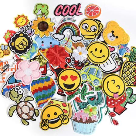 80 stk tilfeldige kombinerte broderi-klistremerker med søte mønstre