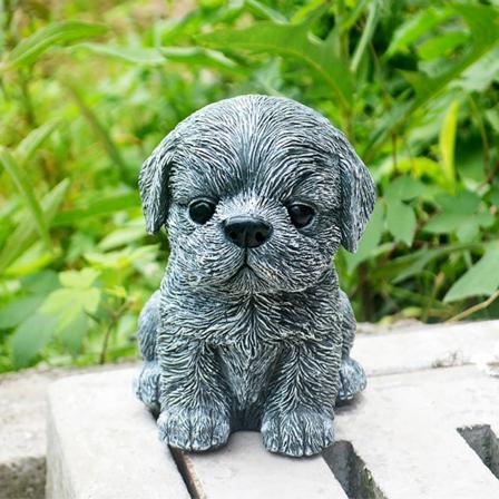 Havefigur af hund i harpiks til indendørs eller udendørs brug (12*