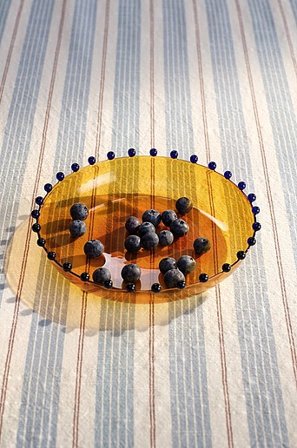 Jotex - Serveringsfat Bärnstensfärgad/blå VIOLA - Köp Tallrikar hos Jotex