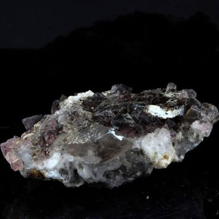 Stenar och mineraler. Fluorit + Kvarts. 96,5 ct. Mont Blanc-massivet, Frankrike.