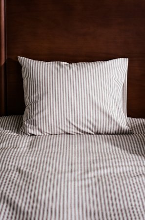 Jotex - Putetrekk Økologisk Brun/hvit - ESSA - Kjøp Putevar hos Jotex