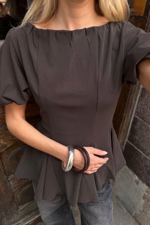 NA-KD - Bluse med peplum og ermedetaljer - Bluser - Brun - S (EU 34-36)