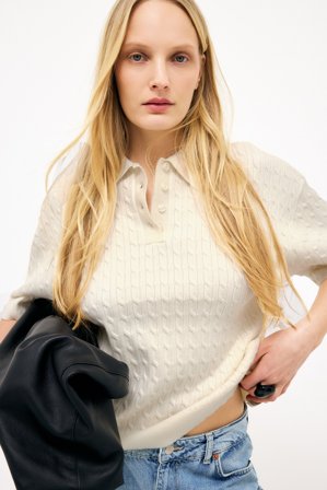 NA-KD Cable Knit Short Sleeve Top - Strikkede toppe - Råhvid - S