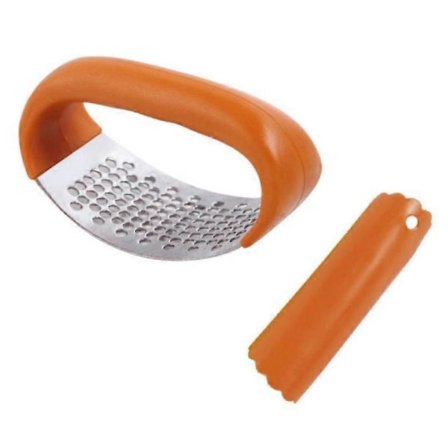 Hvitløkskreller i rustfritt stål med komfortabelt håndtak, fine trykkhull og bueformet struktur