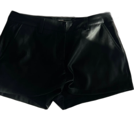 Svarta PU-shorts från Nelly