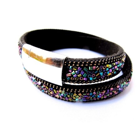 Svart dubbel armband med färgglada paljetter