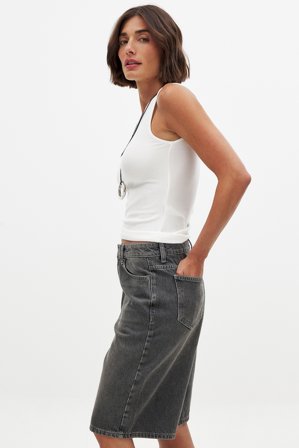 NA-KD Vida denimshorts med låg midja - Jeansshorts - Grå - EU 32