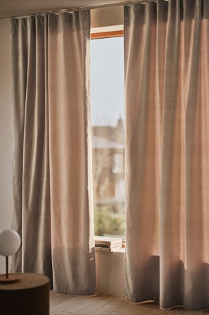 Jotex - Fløyelsgardin 2-pakke Greige - SAMANTHA - Kjøp Fløyelsgardiner hos Jotex