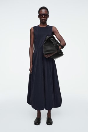 COS Women's Ärmlös Midiklänning Med Ballongfåll in Blå