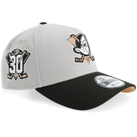 New Era - NHL Grå adjustable Keps - Hatstore Exclusive x Anaheim Ducks 9FORTY 30 Gray/Black A-frame Adjustable @ Hatstore