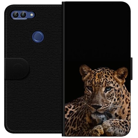 Kompatibel Tegnebogsetui til Huawei P smart Detaljeret leopard med intense øjne i mørk kontrast - kraftfuldt og elegant dyremotiv.