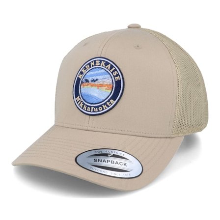 Wild Spirit - Beis trucker Gorra - Kebnekaise Nikkaluokta Patch Khaki Trucker @ Hatstore