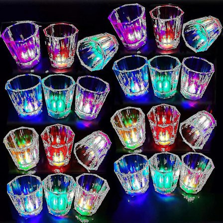 Sett med 24 LED-belyste shotglass for glødende festmoro