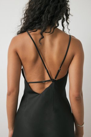 NA-KD Robe mi-longue en satin asymétrique au dos - Robes de fête - Noir - EU 32