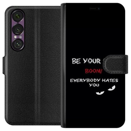 Yhteensopiva Lompakkokotelo Sony Xperia 1 VII Tumma minimalistinen tekstillustraatio ironisella viestillä ja uhkaavan silmien mustalla kontrastilla