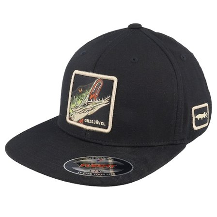 Skillfish - Grisjävel Flat Brim Black Fitted Flexfit Fitted Black Cap - @ Hatstore