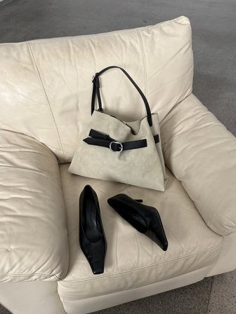 Laura Wittek x NA-KD Cabas en daim avec ceinture - Sacs - Beige - One Size