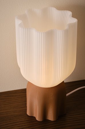 Jotex - CAMIER bordlampe 3D-printet Brun/hvit - Kjøp Bordlamper hos Jotex