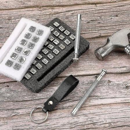 50 kpl kirjaimia ja numeroita set 6 mm aakkoset nahka rei'itys metallikuvioinen leimatyökalut H