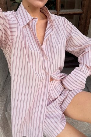 NA-KD - Stripete shorts i bomull med elastisk midje - Sommersett - Burgundy/Stripetete - EU 42