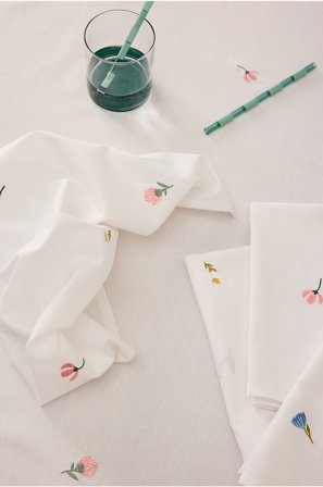 Jotex - Brodert Serviett 4-pakning Hvit/flerfarget - FLEUR - Kjøp Servietter hos Jotex