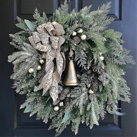 Julekrans med julekongler, furunåler, glade jul-kranser, dekorasjoner, ornamenter, jul, nyttår 2022, Navidad