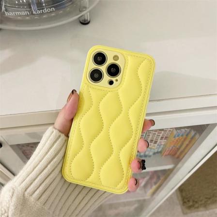 Iphone 13 Pro Vadderade Skal I Trendiga Färger Broderade Mönster Yellow One Size