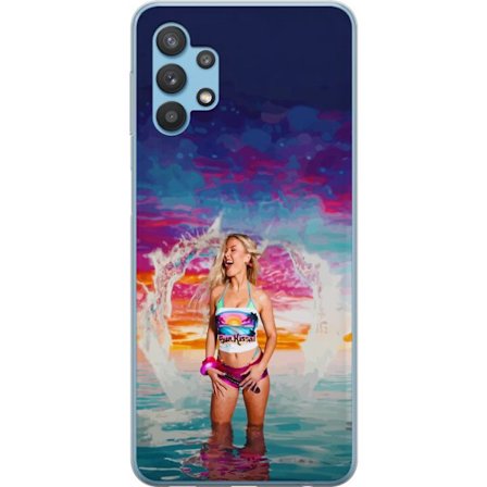Kompatibel Mobilcover til Samsung Galaxy A32 5G Blond kvinde i farverigt strandtøj, der leger i havet ved solnedgang