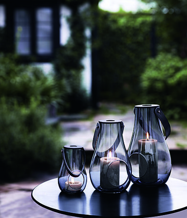 HOLMEGAARD LYKT MED HANK DESIGN WITH LIGHT SMOKE 25CM