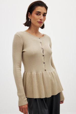 NA-KD Stickad peplumtopp - Stickade toppar - Beige - XS