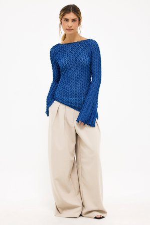 NA-KD strukturiertes Oberteil mit U-Boot-Ausschnitt - Langarmshirts - Blau - M