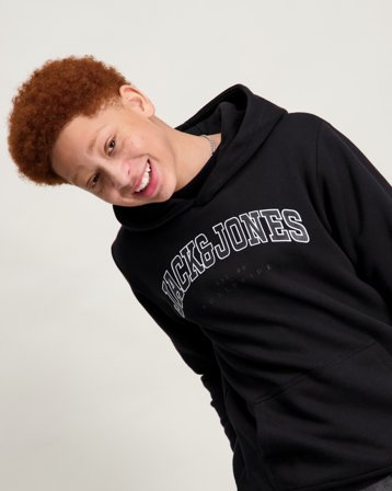 Jack & Jones JJECALEB VARSITY SWEAT HOOD Zwart Hoodies Jongens - Kids Brand Store