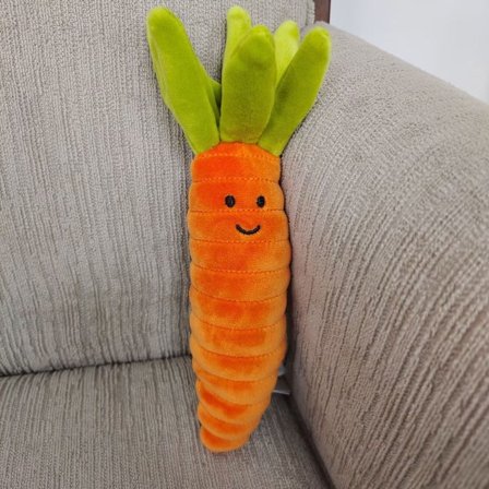 Jellycat Bartholomew kosedyr, myk og komfortabel, perfekt for barn, Valentinsdagsgaver, samleobjekter, gulrot (17 cm)