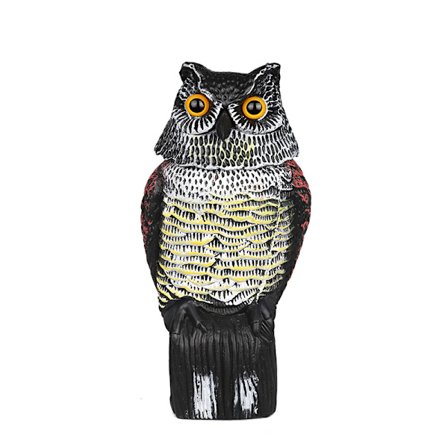 Realistinen pöllö, luonnollinen pelote lintujen karkottamiseen puutarhasta