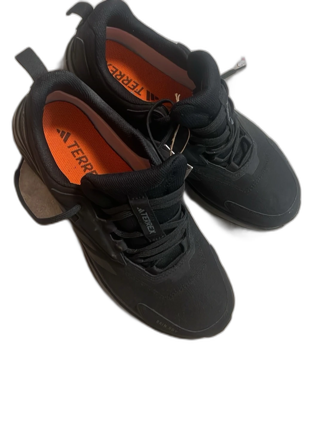 Svarta Adidas Terrex sneakers