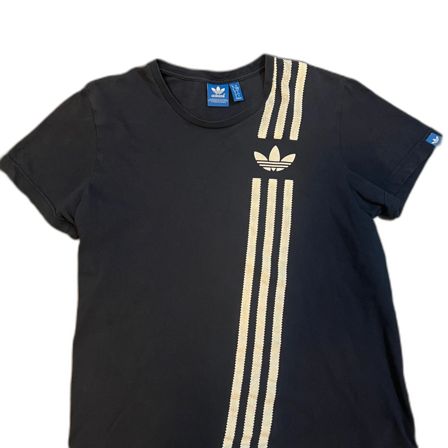 Svart t-shirt från Adidas