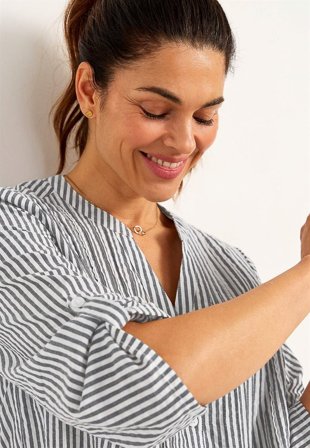 Cellbes of Sweden - Tunika i seersucker i marine / stribet til damer i størrelse 42/44