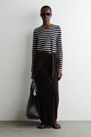 COS Mięsisty T-Shirt Regular Fit Z Długim Rękawem in Wielobarwny