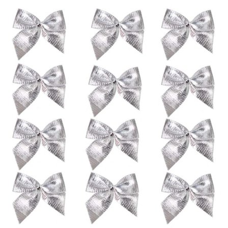 12 små juletrærpynt i form av sølvrosetter