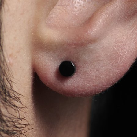 Orecchino a bottone nero da 4 millimetri per uomini - Orecchini a bottone