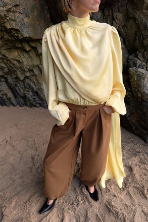 Hanna Stefansson x NA-KD Cape Detail Volume Top - - Jaune - EU 32