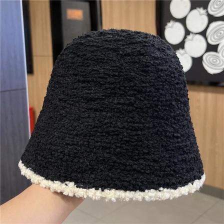 Varm vinterstrikk lue lue i koreansk stil plysjlue for kvinner Høst- og vintermote Passende unisex Black and white plush bucket hat M(56-58cm)