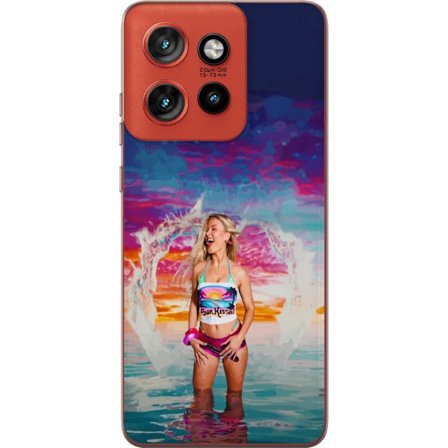 Kompatibel Mobilcover til Motorola Edge 50 Neo Blond kvinde i farverigt strandtøj, der leger i havet ved solnedgang