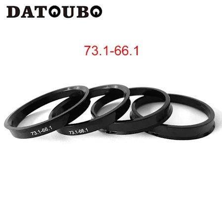 4 stk. Sorte plastbilhjul 73,1 - 57,1 mm, 73,1-56,1 mm, 73,1 til 64,1 navsentreringsringer, biltilbehør. Utsalgspris.