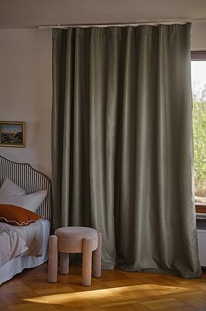 Jotex - Mørklægningsgardin 1 Længde Ekstra Bred Dusty Olive Pt 18-0515 Tcx - SHADOW - Køb Mørklægningsgardiner hos Jotex