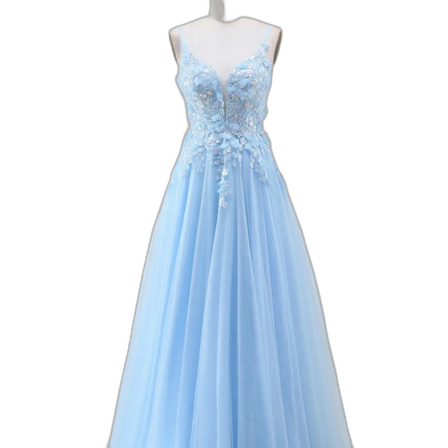 Ljusblå långklänning med blommig spets och volang